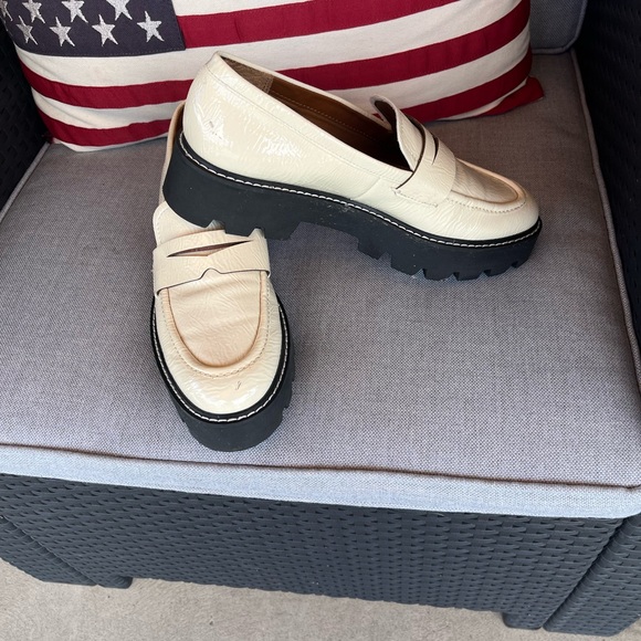 Franco Sarto Cream Loafers Size 8 - Picture 2 of 6